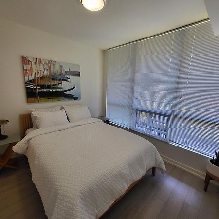 Your Perfect Escape - Modern Landmark Condo In Downtown Calgary - Free Parking- Premium Location Экстерьер фото