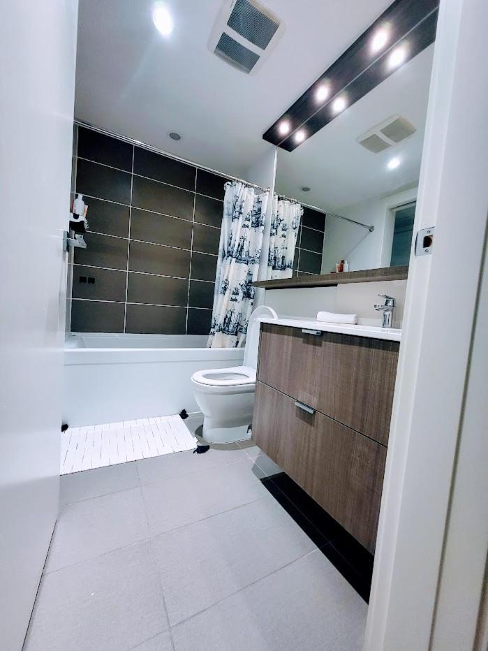 Your Perfect Escape - Modern Landmark Condo In Downtown Calgary - Free Parking- Premium Location Экстерьер фото