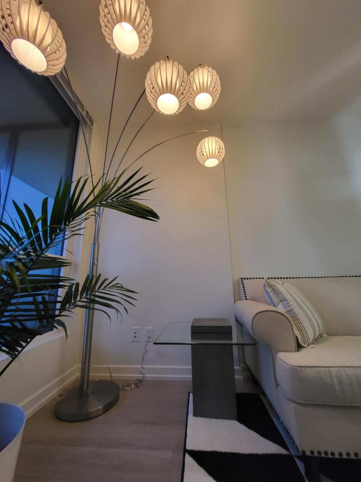 Your Perfect Escape - Modern Landmark Condo In Downtown Calgary - Free Parking- Premium Location Экстерьер фото