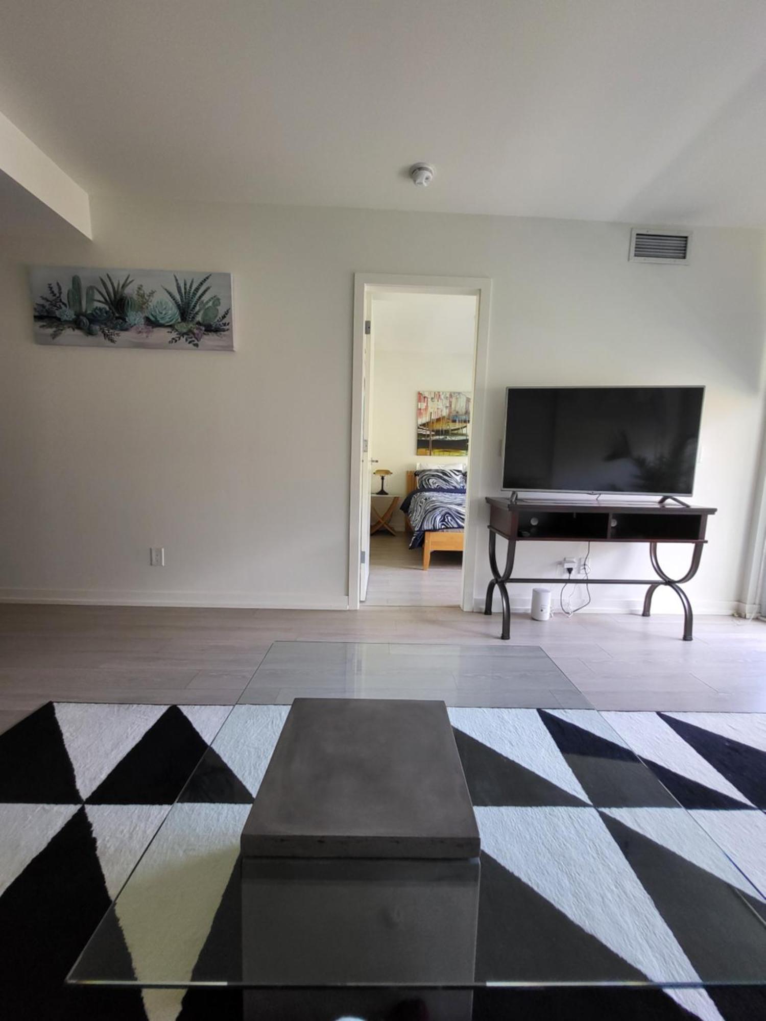 Your Perfect Escape - Modern Landmark Condo In Downtown Calgary - Free Parking- Premium Location Экстерьер фото