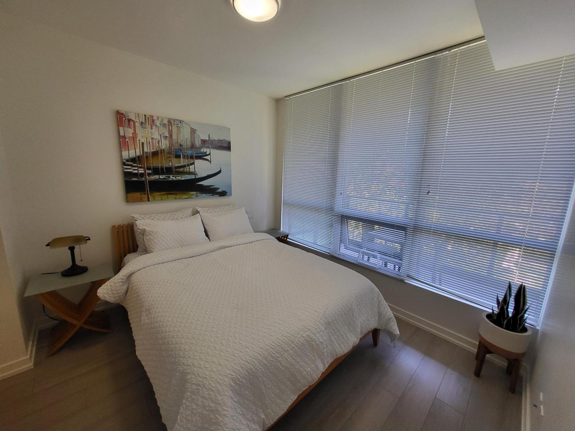 Your Perfect Escape - Modern Landmark Condo In Downtown Calgary - Free Parking- Premium Location Экстерьер фото